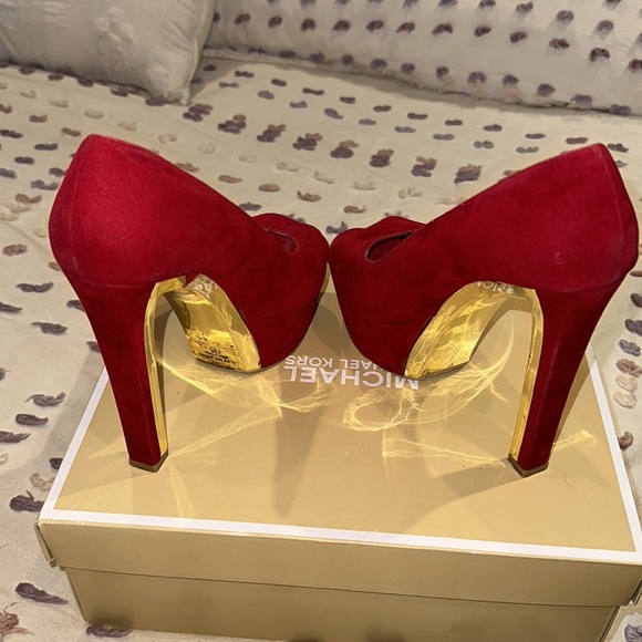 Red and Gold  platform heels - Picture 2 of 3